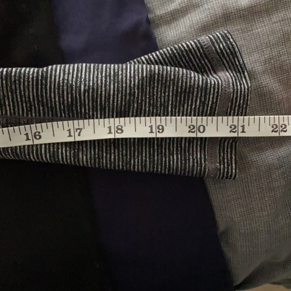 MATERNITY โข OLD NAVY โข Compression Leggings, Crops - 2 pack - Picture 12 of 13